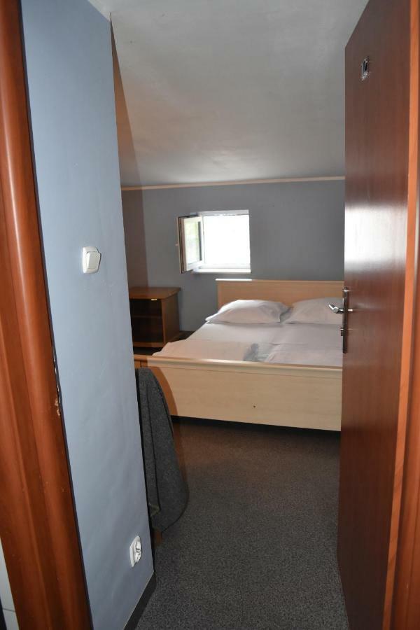 Baltic Hostel กดัญสก์ ภายนอก รูปภาพ